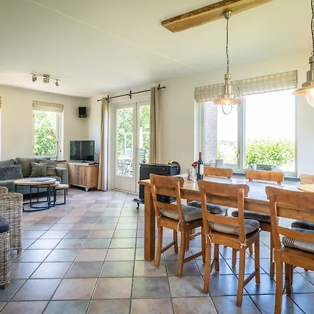 Texel Getaway With Whirlpool 빌라