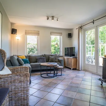 Texel Getaway With Whirlpool *