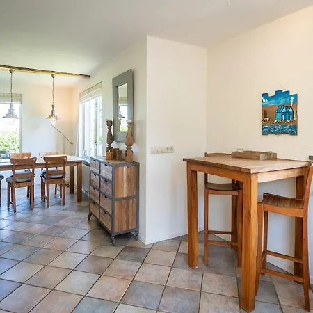 Texel Getaway With Whirlpool * Де-Коог